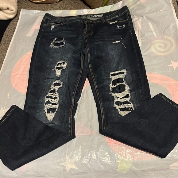 Vanilla Sky distressed jeans size 13 mid rise skinny EUC - Picture 1 of 4